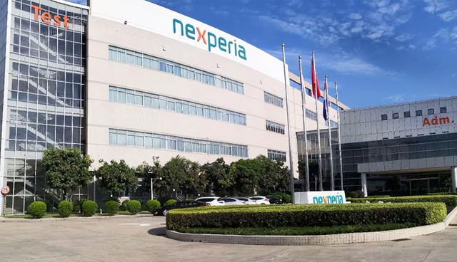 比荷兰还坏！英国要抢中国芯片工厂，手段比荷兰还卑劣