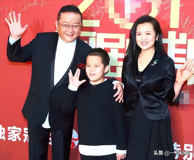“国家一级演员”王刚，三婚娶小20岁女粉丝	，60岁得子