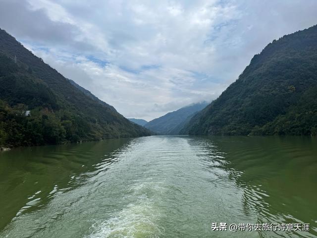 陕南石泉县后柳古镇汉江三峡