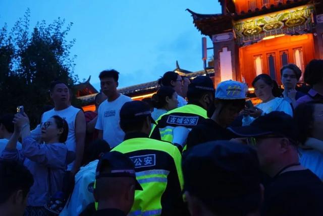 古城派出所“警景融合”，用坚守绘就暑期旅游“和和美美”画卷