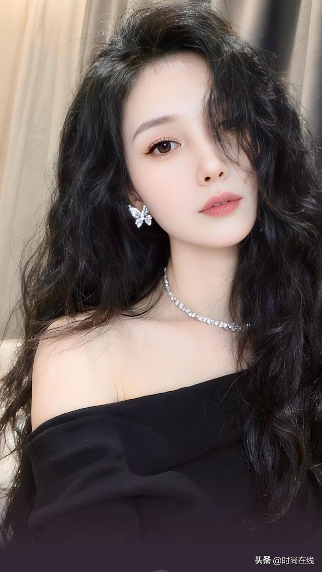 安徽一校花，165cm身高清丽出尘，貌美如花，美的让人移不开眼