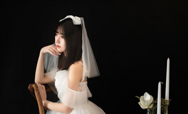 已婚女性有了外心。虽不抗拒丈夫的亲近，会有以下反常表现