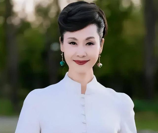 于文华：二婚嫁给未婚小伙，婚后23年未生一子，如今她过得如何？