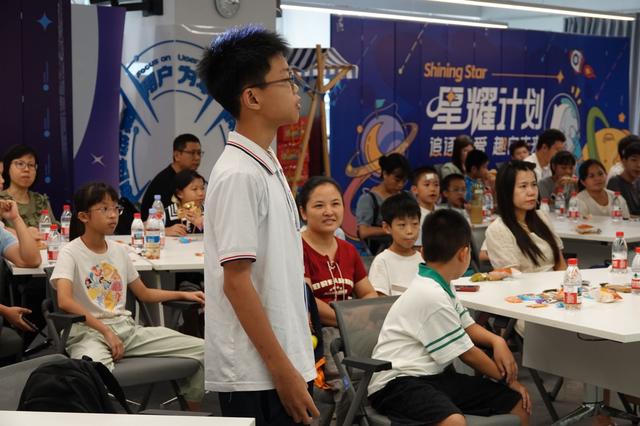 亲子共探AI奥秘，点亮未来科技梦想