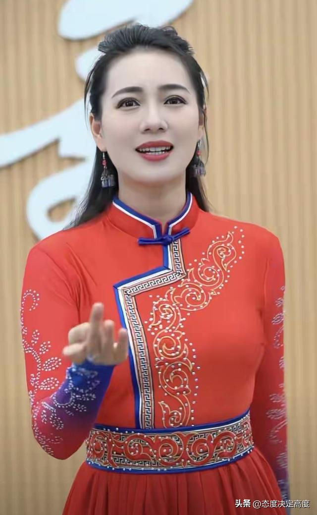 哇塞，她这天然美太绝了，高雅又自然，满满的中国美！
