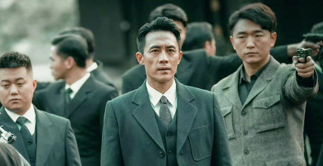 看完《沉默的荣耀》再看《隐锋》，我只想说：没有对比就没有伤害