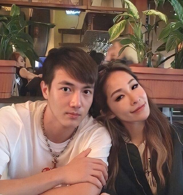 花无百日红，"纵欲过度"的萧亚轩，最终为自己的年少轻狂付出代价