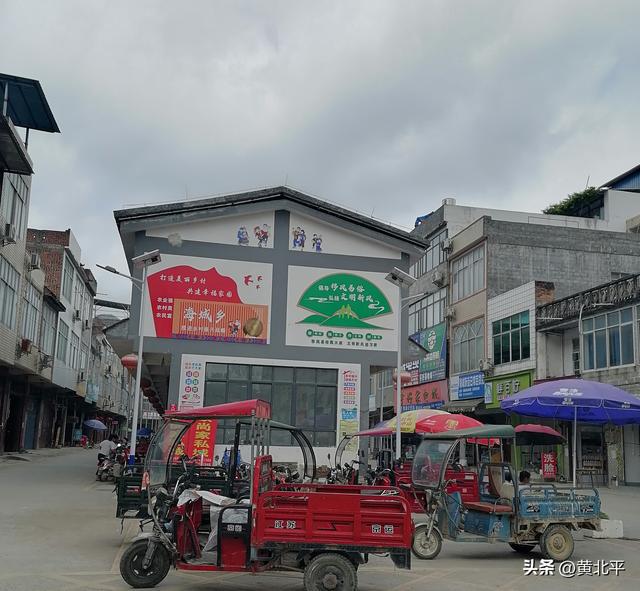 广西百色平果市与田东县交界的山区里有个小乡，没有海却叫海城