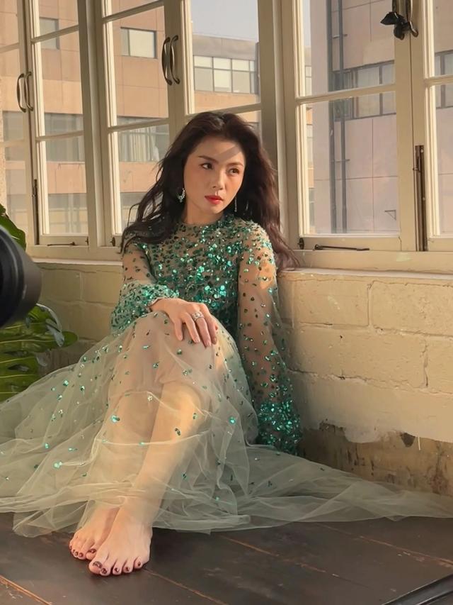 刘涛 肌肤白里透红，紧致水润，不愧是大部分中年男人的梦中女神！
