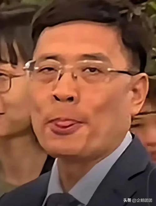 海尔老总和雷军同框遭冷落，网友调侃表情酷似结界兽，这下火了