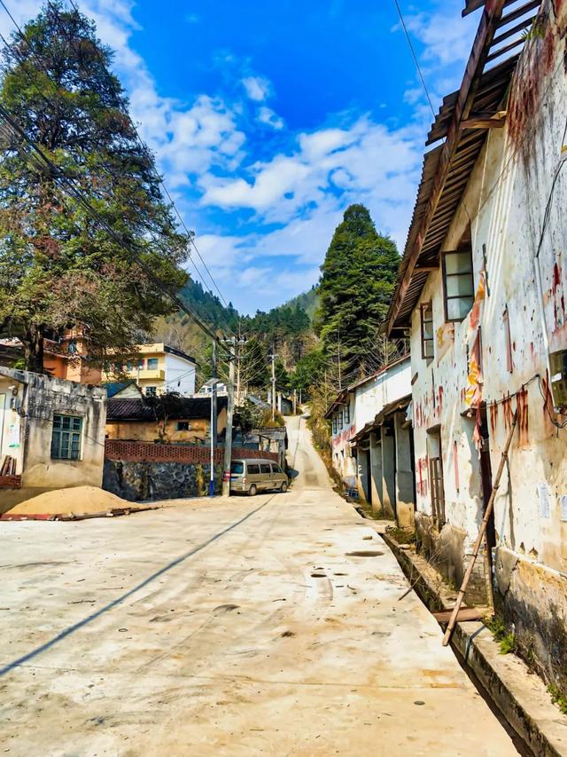 图说灌阳：西山北江土地塘，墙上还保留有八十年代的标语口号