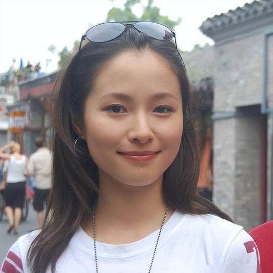 表面是“黄花大闺女”，实际却偷偷怀孕生娃，这些女星真让人意外