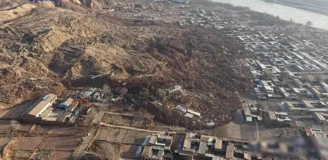 甘肃省永靖县发生滑坡，45户房屋被埋，0伤亡，灾情等级为特大型