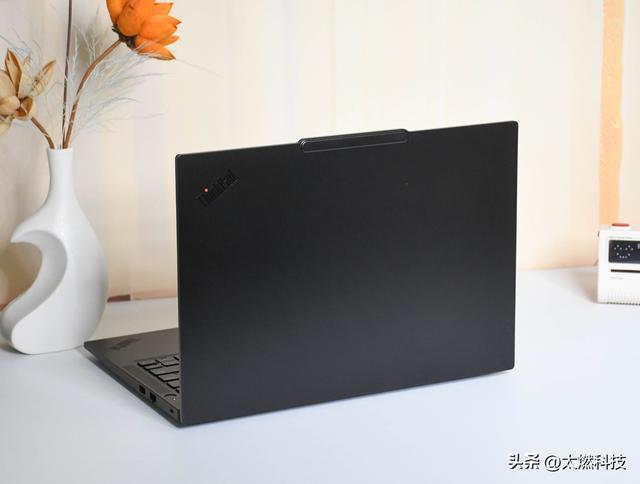 ThinkPad E14 2025超能版商务笔记本测评：焕然一新，全能实力派