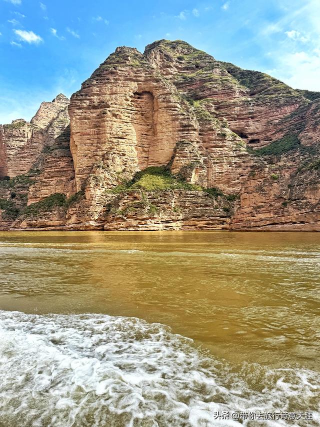 甘肃刘家峡水库，乘船游览黄河峡谷风光
