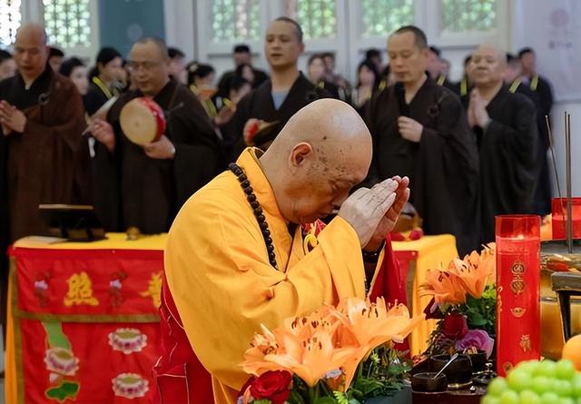 为啥欧美著名教堂大多不收费，国内寺庙普遍收费，牵扯的因素太多