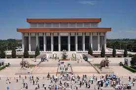 毛主席纪念堂落成始末，“坐南朝北”有什么特殊寓意？图片
