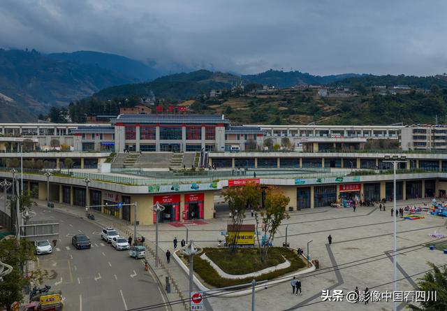 四川凉山：暂新的冕宁火车站