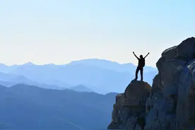 人到中年，尽量不要让别人知道你的状态图片