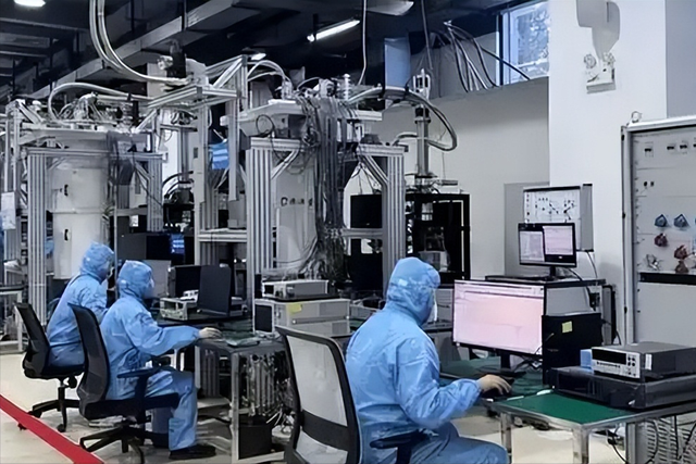 日媒罕见破防：美国用先进芯片打压中国，中国用成熟芯片压制世界