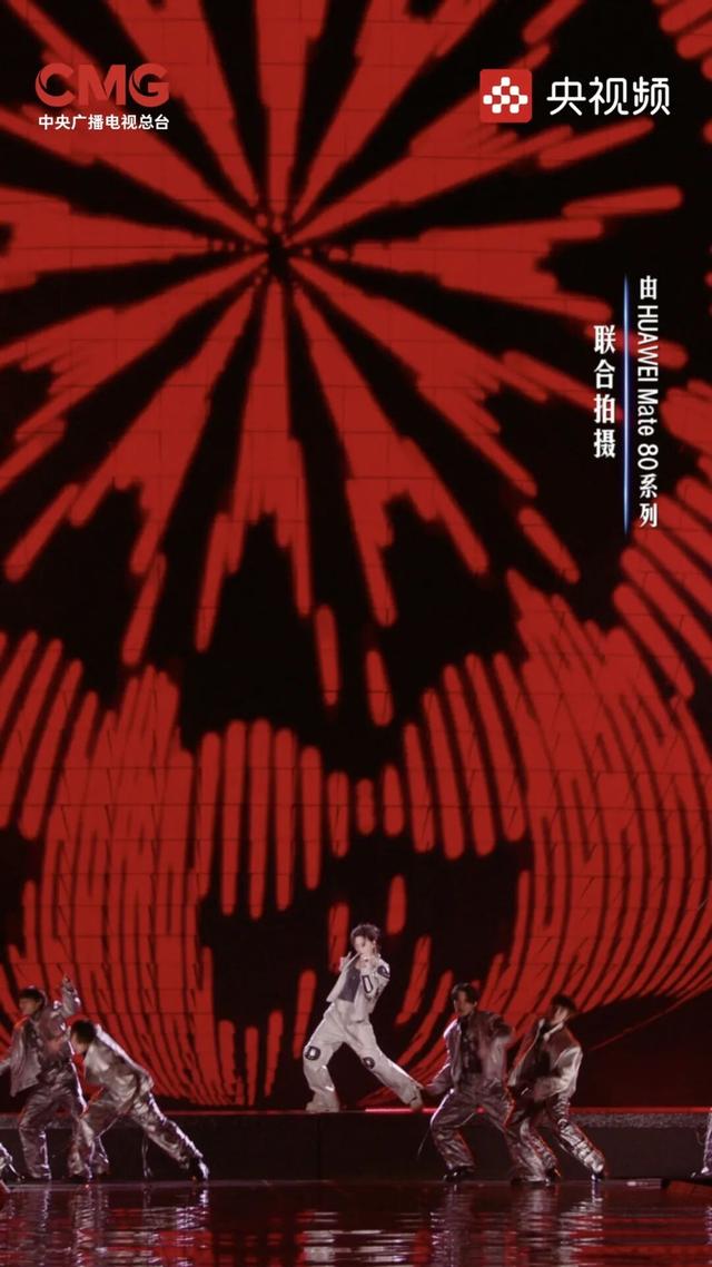 用手机拍摄鸿蒙盛典，是创新还是冒险？