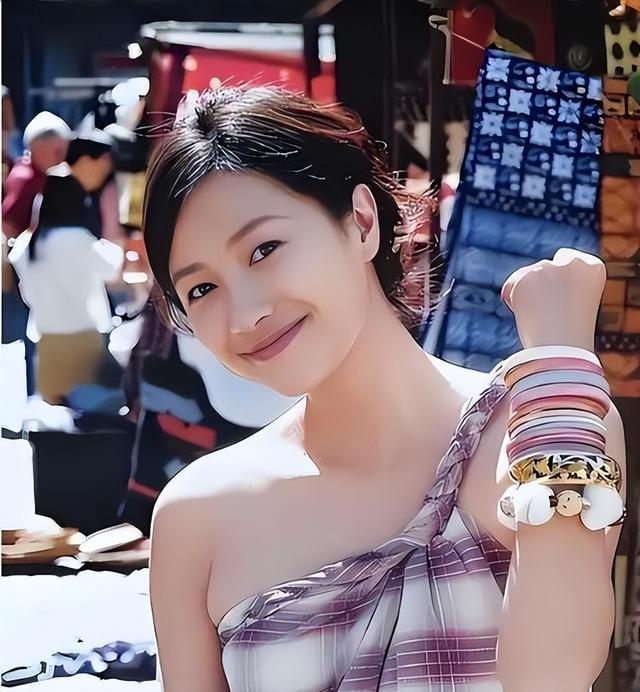 从19岁开始男人不断，半百了还没玩够，“风流才女”徐静蕾现形记