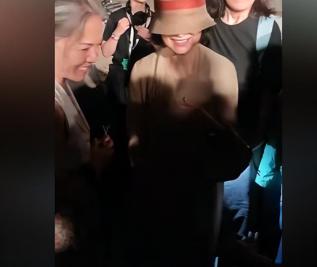 当70岁林青霞和73岁朱琳站在一起，才知道什么叫做人间绝色