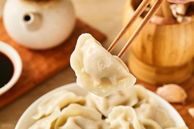 明日入伏，传统要吃饺子，提醒：3馅不上桌，福气不进门，正当季