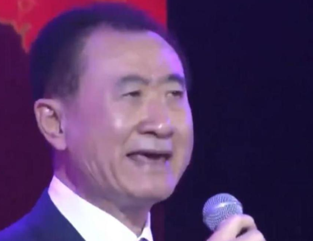 王健林跌出福布斯后又被执行！王思聪再传大丑闻，果然富不过三代