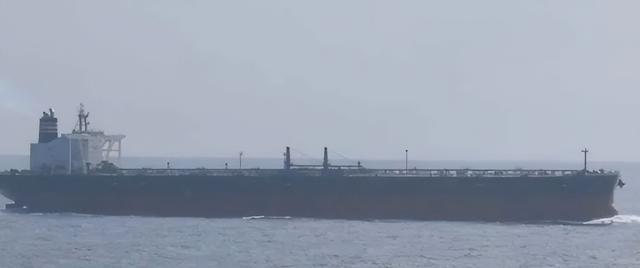 特朗普演都不演了！美军第2次突袭超级油轮，硬抢中国180万桶原油