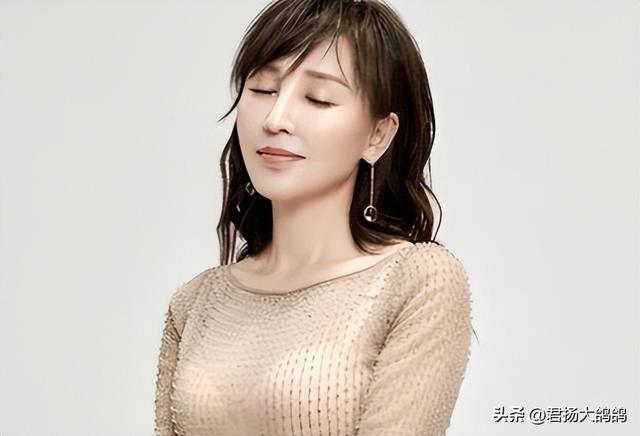 她19岁与导演私奔，在地下室裸婚连生3胎	，今被丈夫用7部剧捧红