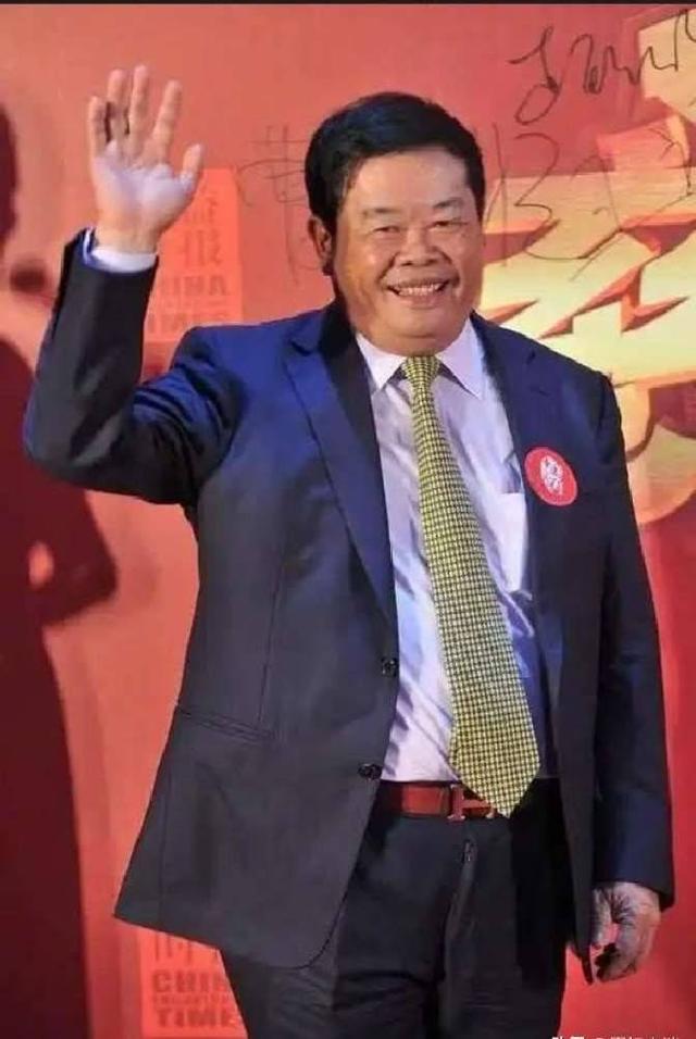 1700亿福耀换帅！曹德旺退休，中国家族企业“接班潮”引关注