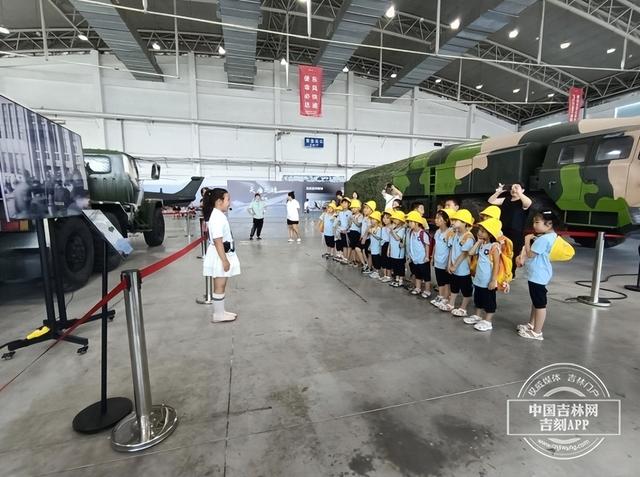 长春航天太空科普展“小讲解员” 再度圈粉