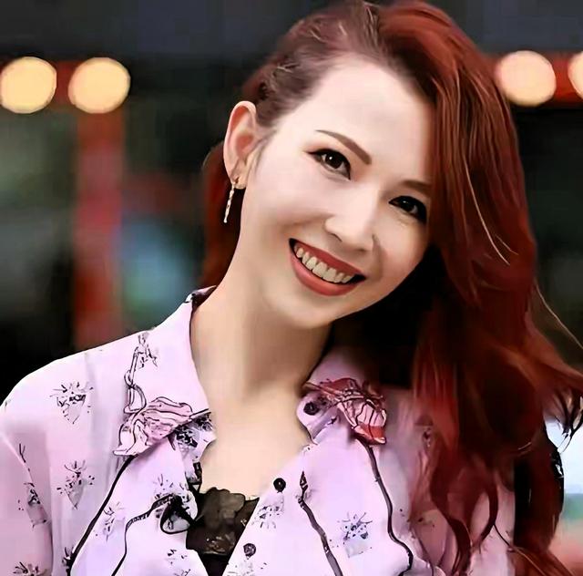 52岁蔡少芬现状让人心酸，脸垮不平，又瘦又老	，一代女神也落寞了