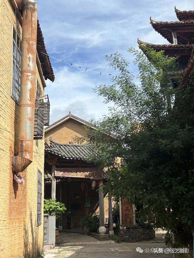 云南普者黑，水墨仙人洞村