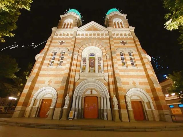 藏在天津市区的“最美”教堂，夜景美到成网红，知道的人还不多？