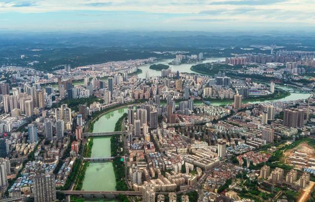 四川的下一个“成都”，不是宜宾也不是德阳，而是这座低调的城市