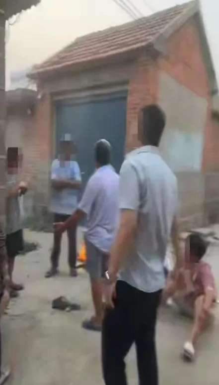 因离婚多年的前妻订婚，临沂一男子上门将其杀害，邻居：男子属于“穷横”那种人