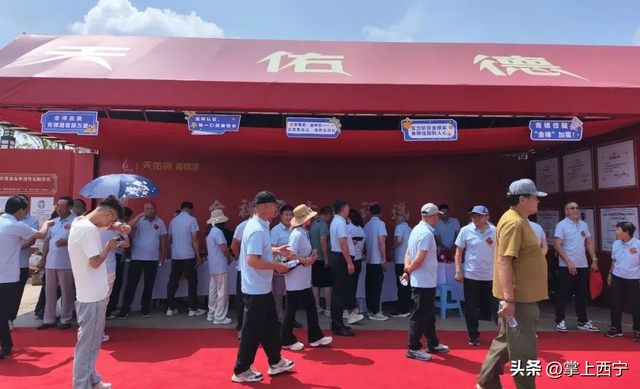 “千人游厂·万人游园”共赴青稞酒乡