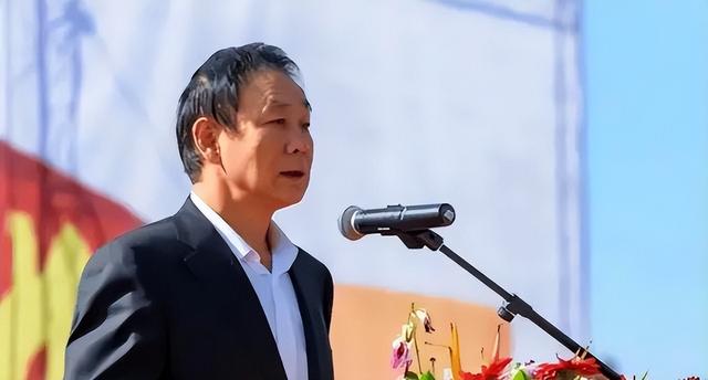 耗费12亿，修建完成的“世界最高佛”，如今却拜不起，水喝不起