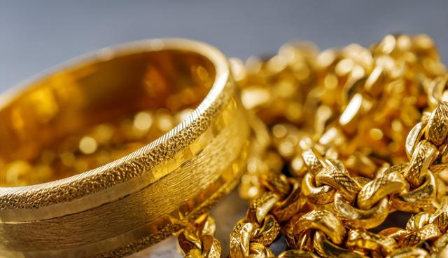 黄金涨价“受害者”出现了，手镯变耳环，结婚的到底还买不买？