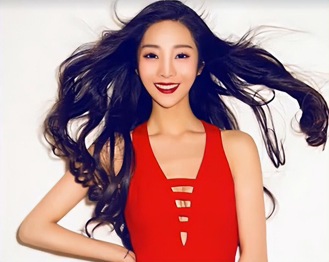 “买英国精子生3娃”的山东女人，8年后现状曝光！如今她后悔不？