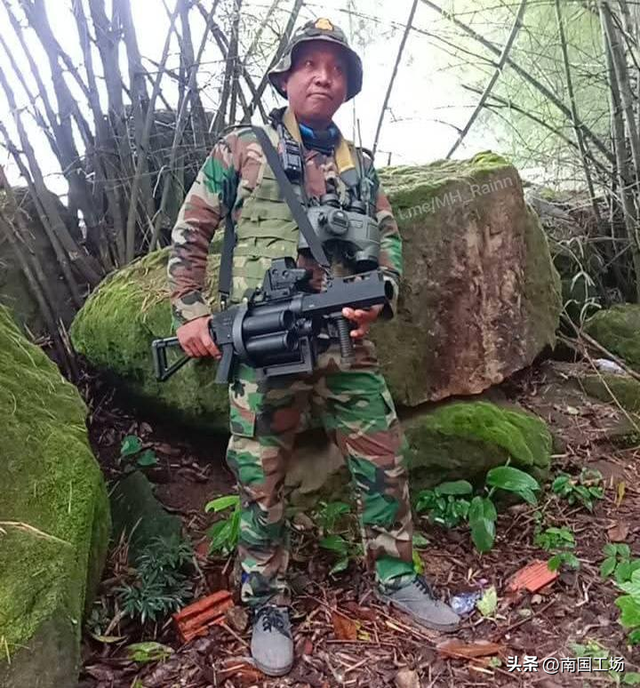 中美坦克大战，泰国敢死队缴获中国榴弹枪，特朗普要逼停柬泰冲突
