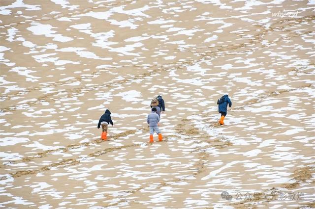 大漠敦煌2025年初冬雪景美如画