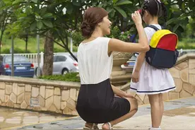 幼儿园园长提醒：天再热，不要让小女孩穿裙子上学，听完很有道理图片