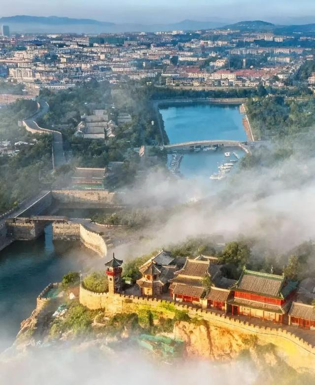 山东这座宝藏小城，坐拥中国四大名楼之一！苏轼、秦始皇都为它打call！