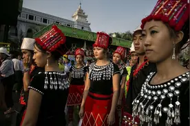 战局愈演愈烈：大量缅甸平民涌向边境，中国关闭口岸派武警严防图片