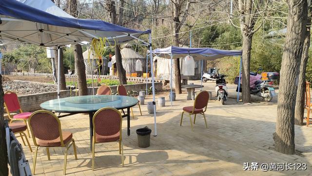 李园温泉最近火了,还真有点神奇,水温在30度左右