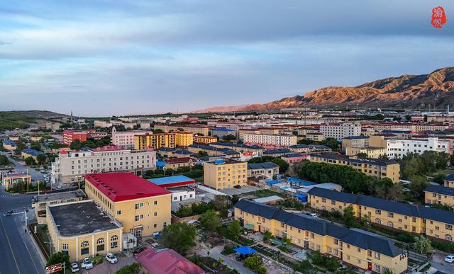 中国唯一以温泉命名的县域，温泉免费泡，夕阳下的湿地美如油画