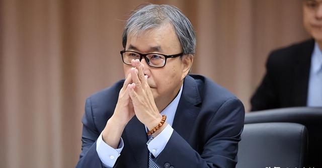 大陆发布26道警告，赖清德家人已逃亡美国，洪秀柱：统一指日可待